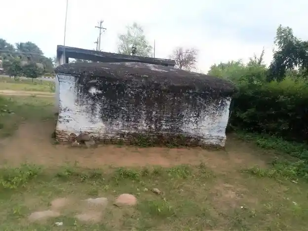 Arulmigu Perumal Swamy Temple, Bommasamuthiram - 635112 அருள்மிகு பெருமாள்சாமி திருக்கோயில், பொம்மசமுத்திரம் - 635112, Krishnagiri - Ancient Temple Architecture and History Image 4