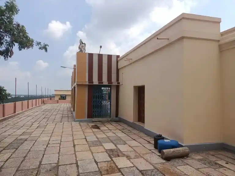 Arulmigu Perumal Temple, Alakuvarpatti - 624001 அருள்மிகு பெருமாள் திருக்கோயில், Alakuvarpatti - 624001, Dindigul - Ancient Temple Architecture and History Image 3