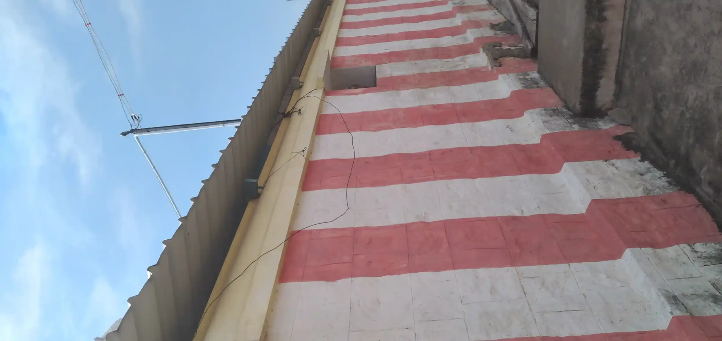 Arulmigu Perumal Temple, Ambilikai - 624612 அருள்மிகு பெருமாள் திருக்கோயில், Ambilikai - 624612, Dindigul - Ancient Temple Architecture and History Image 4