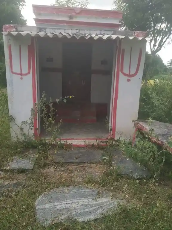 Arulmigu Perumal Temple, Bevuhalli - 636808 அருள்மிகு பெருமாள் திருக்கோயில், Bevuhalli - 636808, Dharmapuri - Ancient Temple Architecture and History Image 4