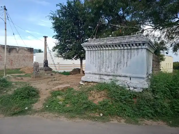 Arulmigu Perumal Temple, Chaparthi - 635106 அருள்மிகு பெருமாள் திருக்கோயில், சாப்பர்த்தி - 635106, Krishnagiri - Ancient Temple Architecture and History Image 2