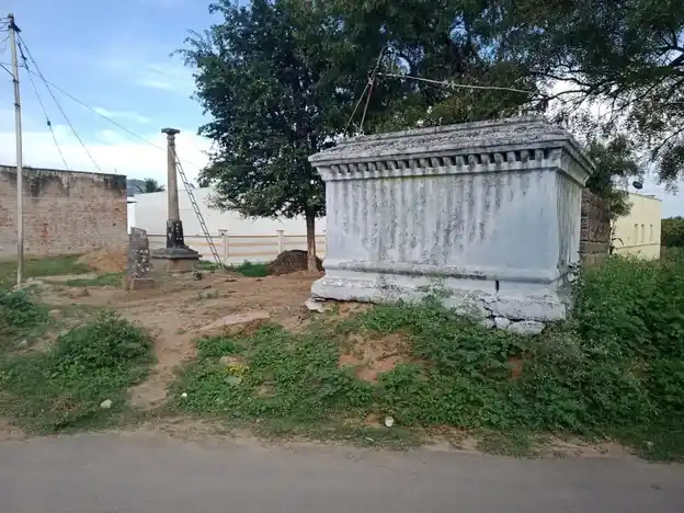 Arulmigu Perumal Temple, Chaparthi - 635106 அருள்மிகு பெருமாள் திருக்கோயில், சாப்பர்த்தி - 635106, Krishnagiri - Ancient Temple Architecture and History Image 4