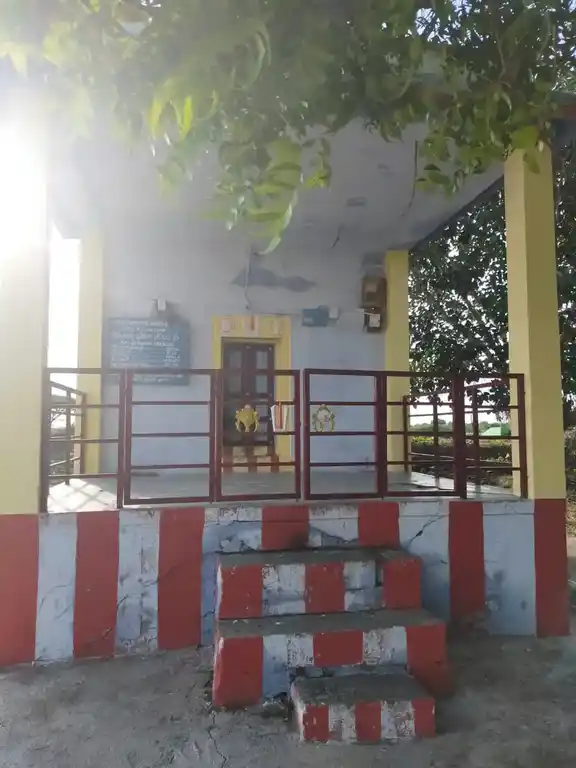 Arulmigu Perumal Temple, Chinnamalaikkunru - 628902 அருள்மிகு பெருமாள் திருக்கோயில், Chinnamalaikkunru - 628902, Thoothukudi - Ancient Temple Architecture and History Image 2