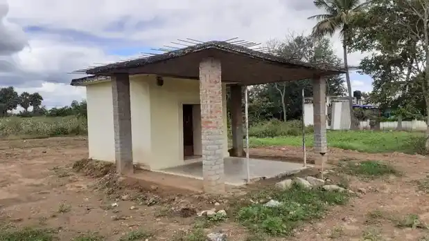 Arulmigu Perumal Temple, Chokkalampatty - 635852 அருள்மிகு பெருமாள் திருக்கோயில், சொக்கலாம்பட்டி - 635852, Thirupathur - Ancient Temple Architecture and History Image 2