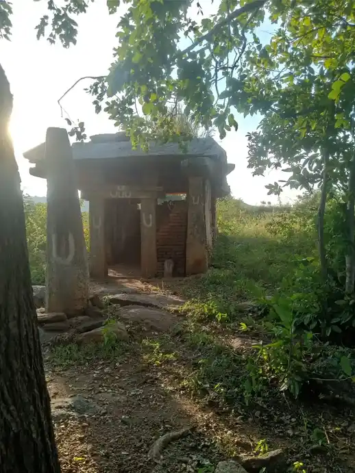 Arulmigu Perumal Temple, Dandegoundanahalli - 635121 அருள்மிகு பெருமாள் திருக்கோயில், தண்டேகவுண்டனஅள்ளி - 635121, Krishnagiri - Ancient Temple Architecture and History Image 2