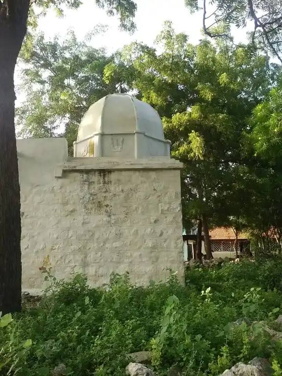Arulmigu Perumal Temple, Edayanatham - 625706 அருள்மிகு பெருமாள் திருக்கோவில், Edayanatham - 625706, Madurai - Ancient Temple Architecture and History Image 2