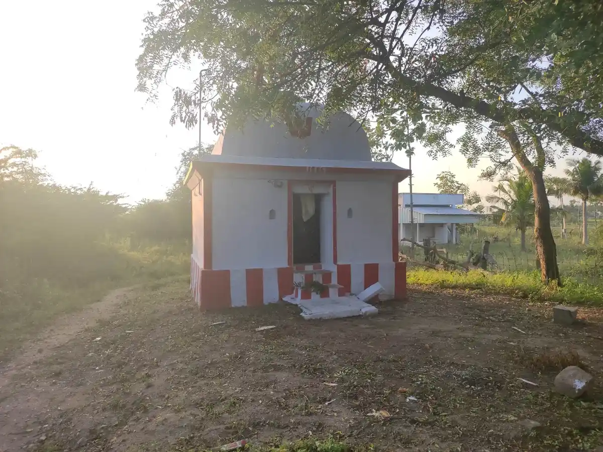 Arulmigu Perumal Temple, Gullalagundu - 624201 அருள்மிகு பெருமாள் திருக்கோயில், Gullalagundu - 624201, Dindigul - Ancient Temple Architecture and History Image 3