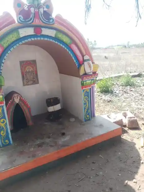 Arulmigu Perumal Temple, Guruvappa Nayakkanpatti - 624002 அருள்மிகு குருவப்ப நாயக்கன்பட்டி பெருமாள் கோயில், Guruvappa Nayakkanpatti, Guruvappa Nayakkanpatti - 624002, Dindigul - Ancient Temple Architecture and History Image 4