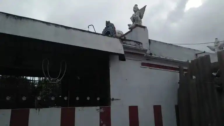 Arulmigu Perumal Temple, Inside The Village, Pullarambakkam - 602023 அருள்மிகு பெருமாள் திருக்கோயில், புல்லரம்பாக்கம், Pullarambakkam - 602023, Tiruvallur - Ancient Temple Architecture and History Image 3