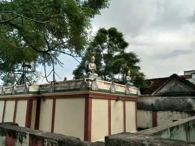 Arulmigu Perumal Temple, Irulapalaiyam - 601301 அருள்மிகு பெருமாள் திருக்கோயில், இருளபாளையம் - 601301, Tiruvallur - Ancient Temple Architecture and History Image 4