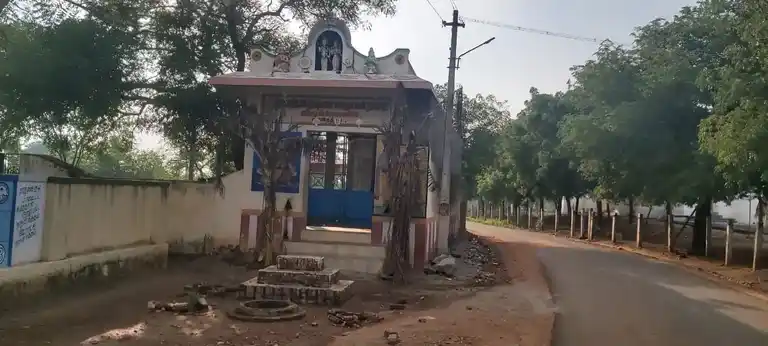 Arulmigu Perumal Temple, Kamanayakkanpatti - 628952 அருள்மிகு பெருமாள் திருக்கோயில், Kamanayakkanpatti - 628952, Thoothukudi - Ancient Temple Architecture and History Image 5