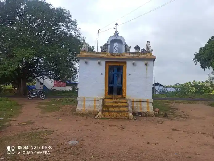 Arulmigu Perumal Temple, Komberipatty - 624801 அருள்மிகு பெருமாள் திருக்கோயில், Komberipatty - 624801, Dindigul - Ancient Temple Architecture and History Image 2