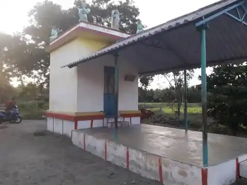 Arulmigu Perumal Temple, Kulathupudur, Tirupur - 641687 அருள்மிகு பெருமாள் திருக்கோயில், Kulathupudur, திருப்பூர் சவுத் - 641687, Tiruppur - Ancient Temple Architecture and History Image 4