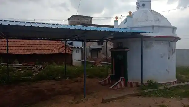 Arulmigu Perumal Temple, Kumarasakkanapuram - 628907 அருள்மிகு பெருமாள் திருக்கோயில், Kumarasakkanapuram - 628907, Thoothukudi - Ancient Temple Architecture and History Image 3