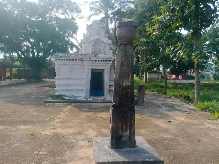 Arulmigu Perumal Temple, Madhiyampatti, Mampatti - 636902 அருள்மிகு பெருமாள் திருக்கோயில், சென்றயான்பட்டி, சென்றயான்பட்டி - 636902, Dharmapuri - Ancient Temple Architecture and History Image 5