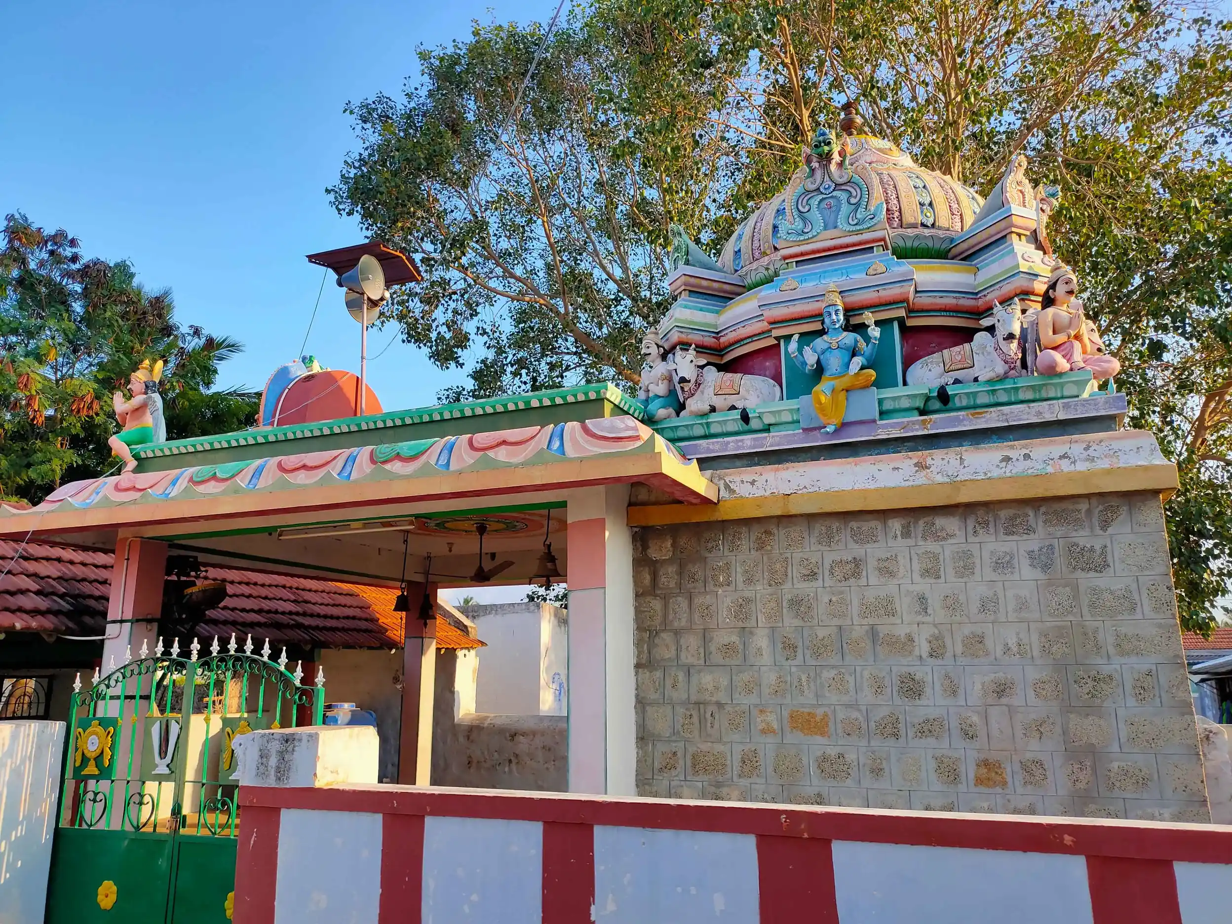 Arulmigu Perumal Temple, Malaiyampalayam, Ganapathipalayam - 642122 அருள்மிகு பெருமாள் திருக்கோயில், Malaiyampalayam, Ganapathipalayam - 642122, Tiruppur - Ancient Temple Architecture and History Image 3
