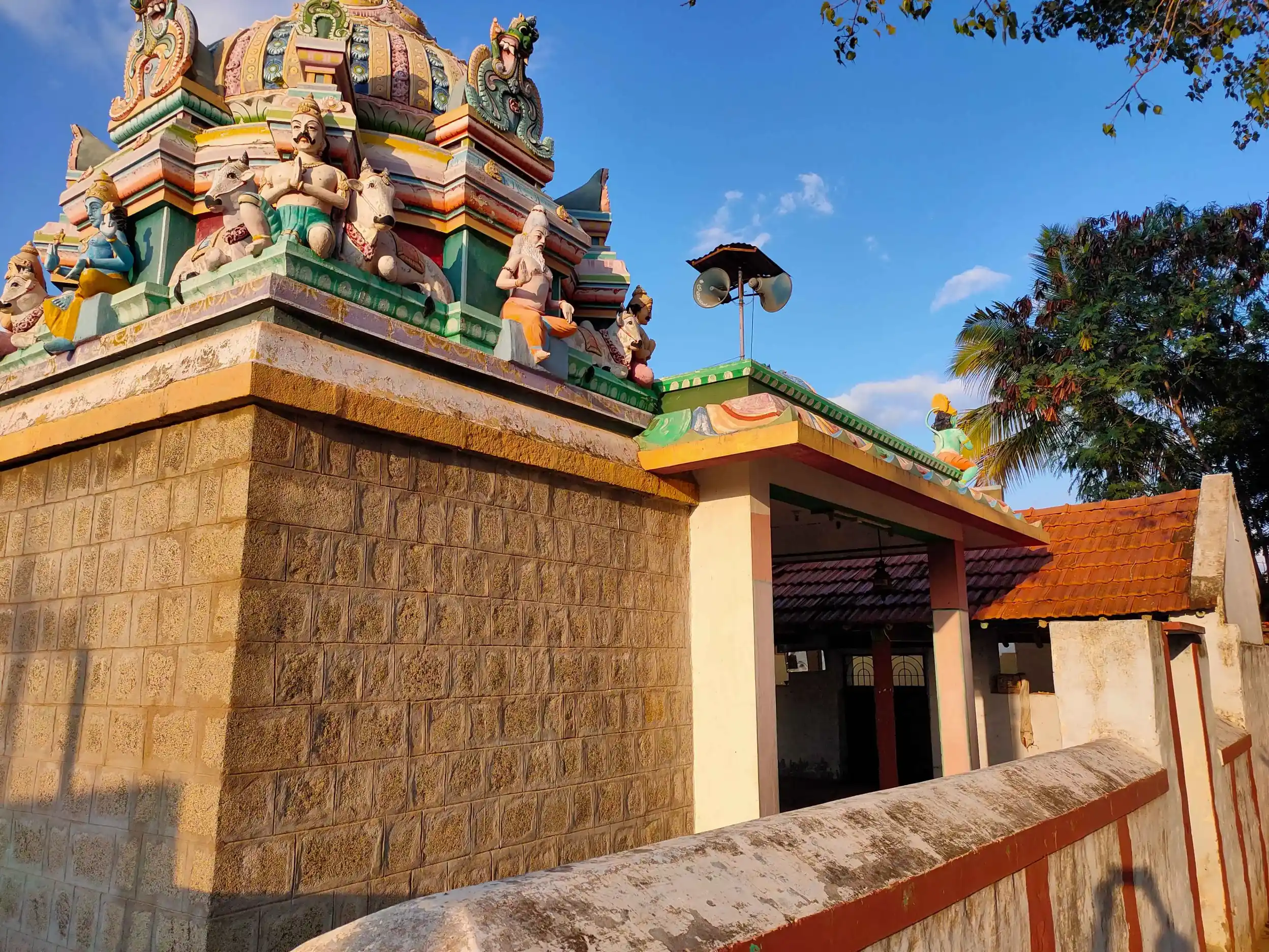 Arulmigu Perumal Temple, Malaiyampalayam, Ganapathipalayam - 642122 அருள்மிகு பெருமாள் திருக்கோயில், Malaiyampalayam, Ganapathipalayam - 642122, Tiruppur - Ancient Temple Architecture and History Image 4