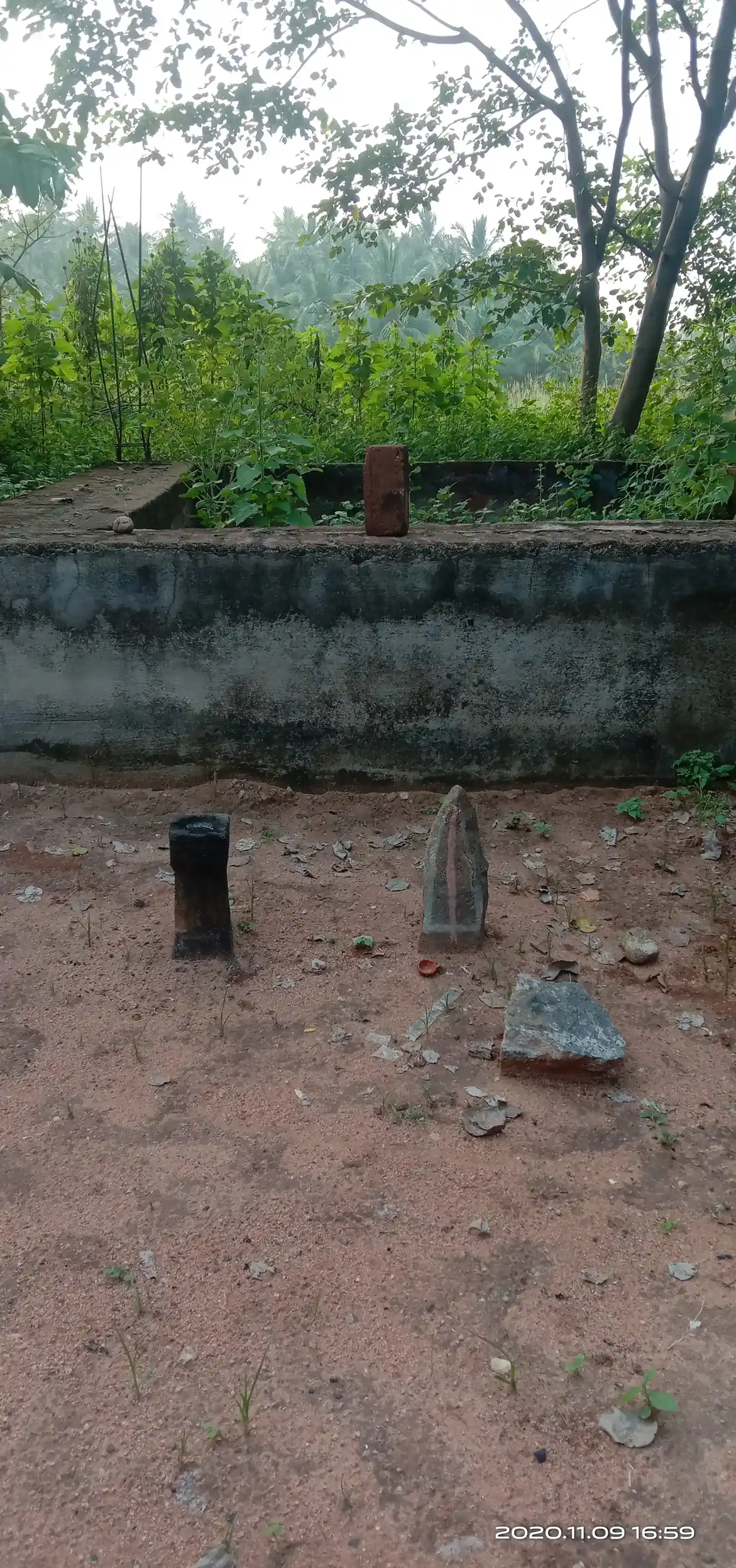 Arulmigu Perumal Temple, Manakatoor - 624401 Arulmigu Perumal Temple, Manakatoor - 624401, Dindigul - Ancient Temple Architecture and History Image 2