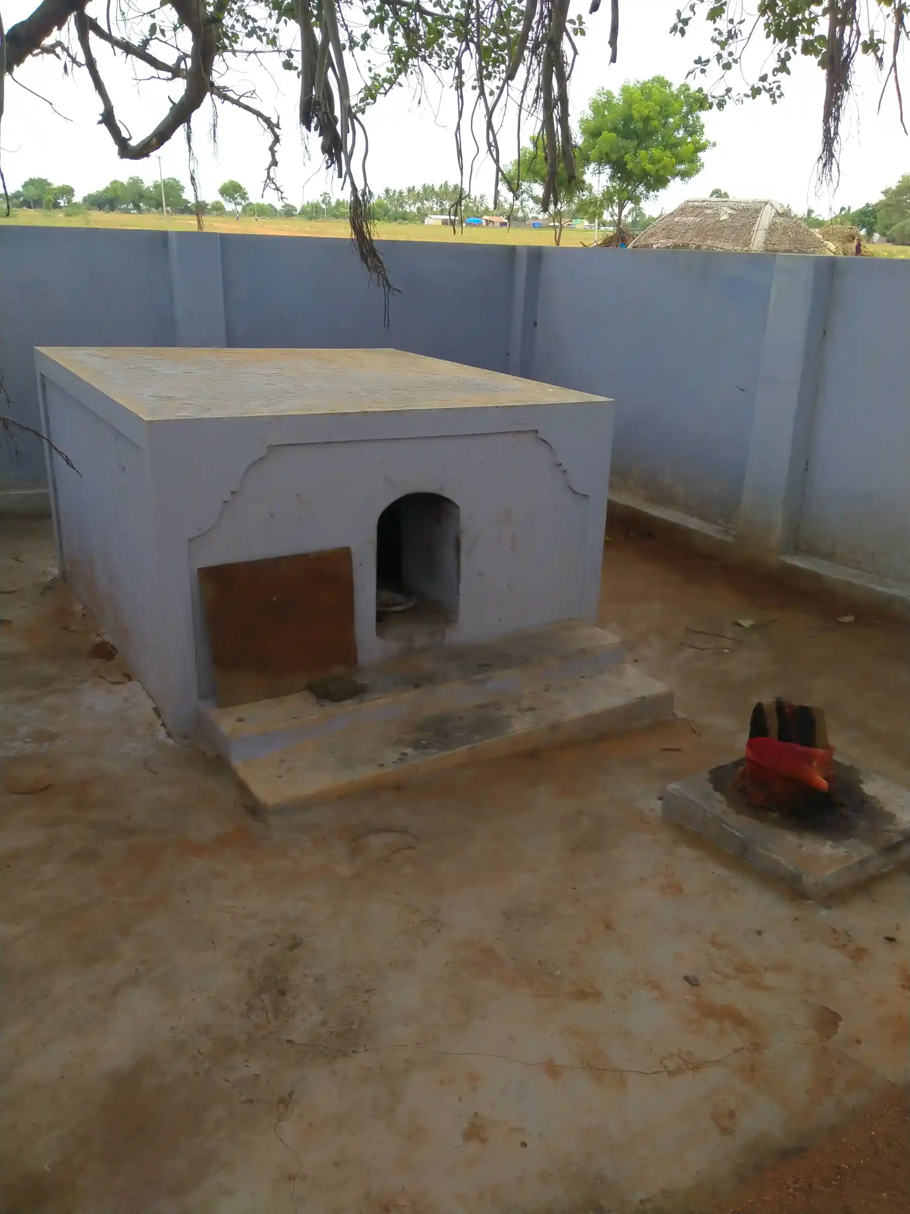 Arulmigu Perumal Temple, Manjanayakanpatti - 624614 அருள்மிகு பெருமாள் திருக்கோயில், Manjanayakanpatti - 624614, Dindigul - Ancient Temple Architecture and History Image 4