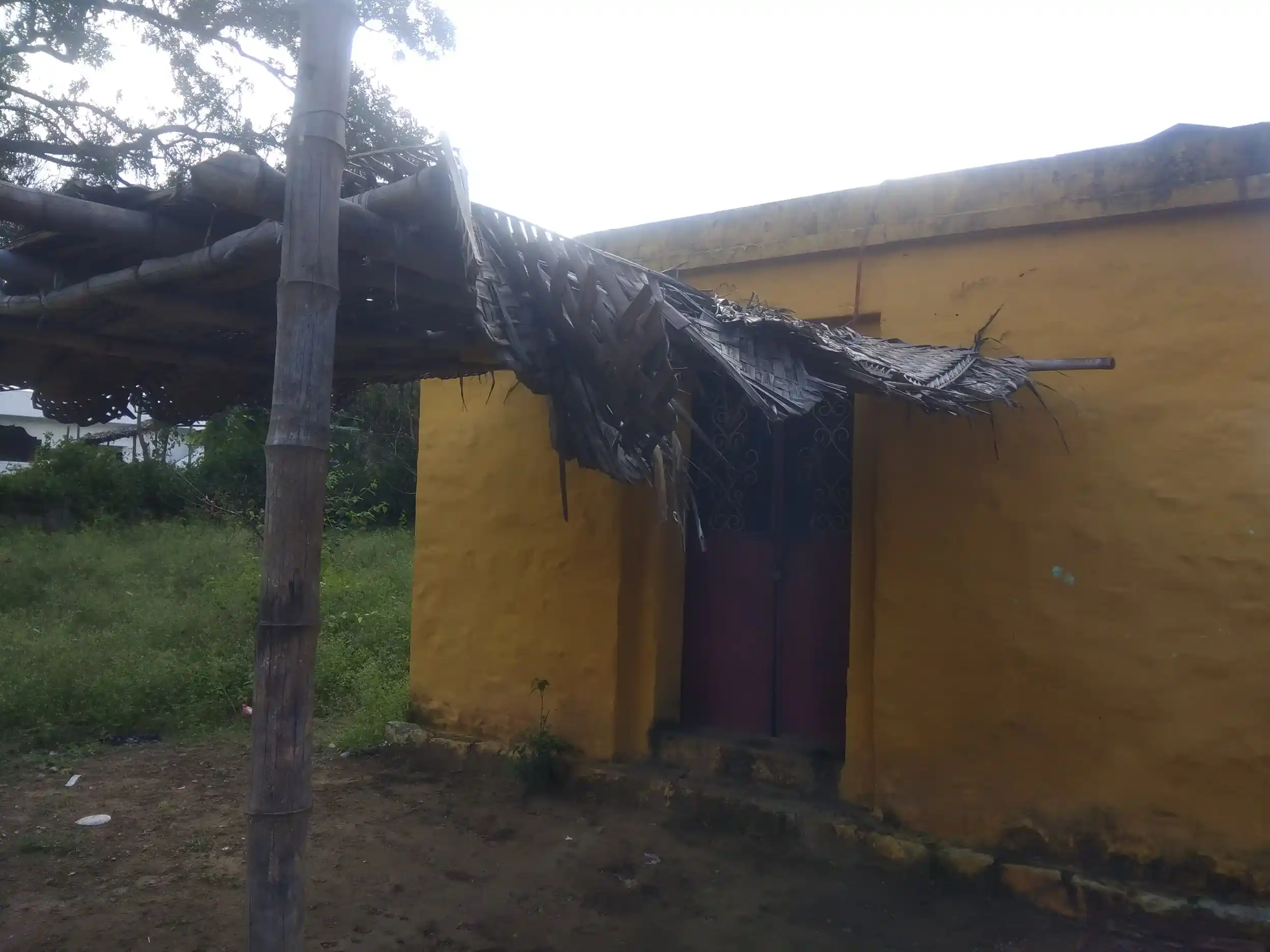 Arulmigu Perumal Temple, Matrapalli - 635652 அருள்மிகு பெருமாள் திருக்கோயில், மட்றப்பள்ளி - 635652, Thirupathur - Ancient Temple Architecture and History Image 2