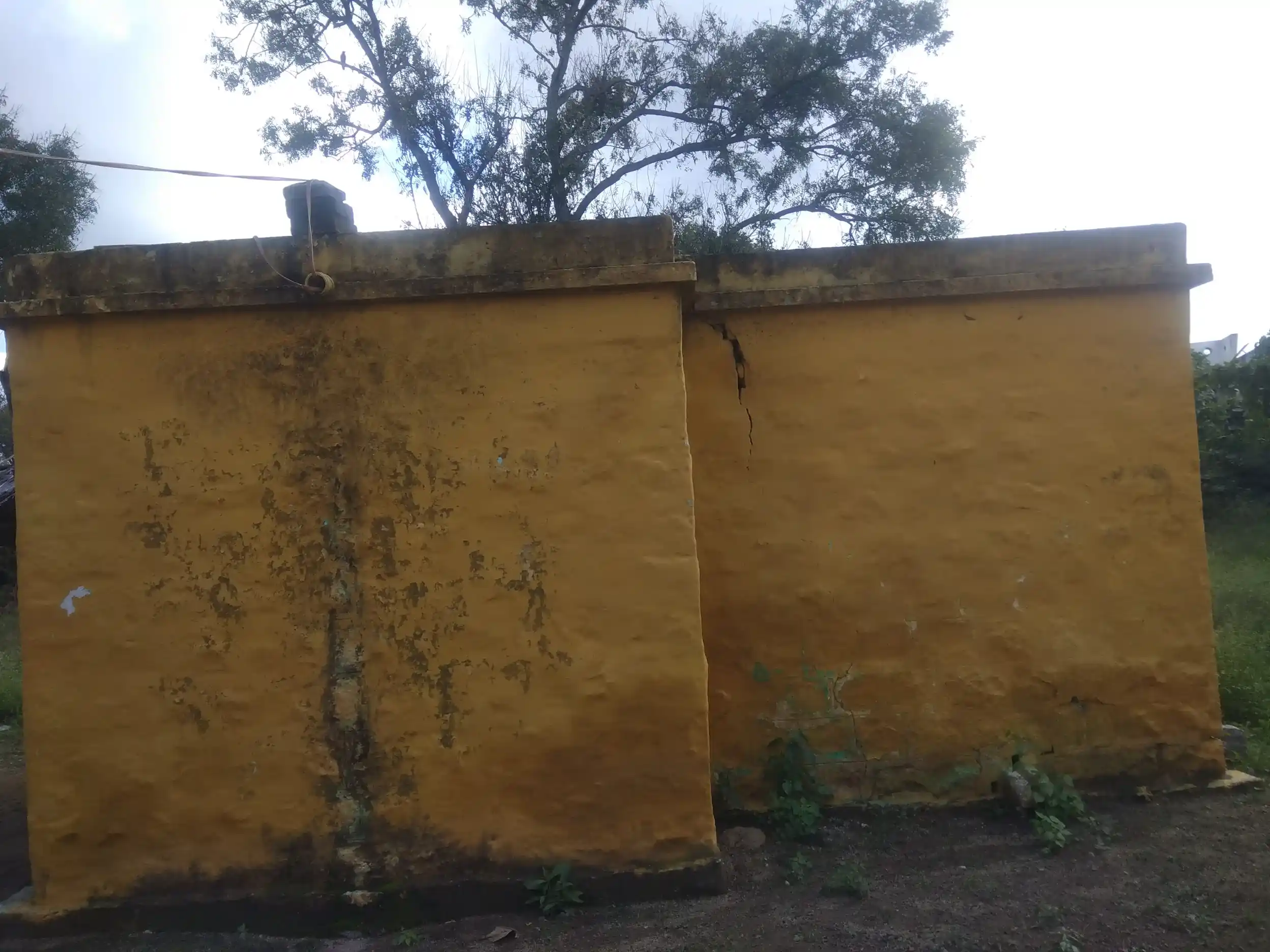 Arulmigu Perumal Temple, Matrapalli - 635652 அருள்மிகு பெருமாள் திருக்கோயில், மட்றப்பள்ளி - 635652, Thirupathur - Ancient Temple Architecture and History Image 3