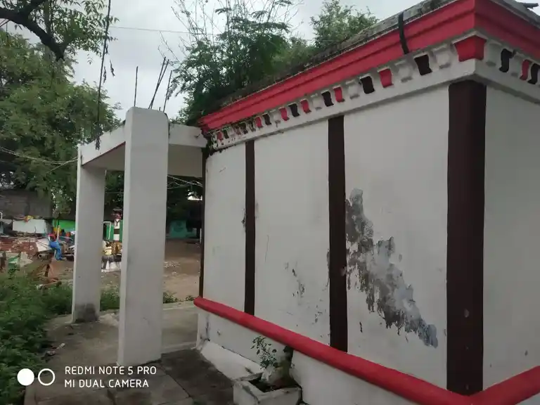 Arulmigu Perumal Temple, Mgr Nagar, Pedamaneri - 636701 அருள்மிகு பெருமாள் திருக்கோயில், Mgr Nagar, Pedamaneri - 636701, Dharmapuri - Ancient Temple Architecture and History Image 3