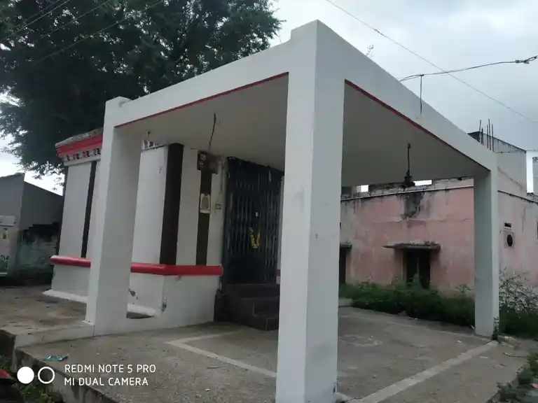 Arulmigu Perumal Temple, Mgr Nagar, Pedamaneri - 636701 அருள்மிகு பெருமாள் திருக்கோயில், Mgr Nagar, Pedamaneri - 636701, Dharmapuri - Ancient Temple Architecture and History Image 5