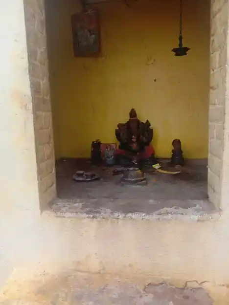 Arulmigu Perumal Temple, Muthalaikulam - 625514 அருள்மிகு பெருமாள் திருக்கோயில், Muthalaikulam - 625514, Madurai - Ancient Temple Architecture and History Image 2