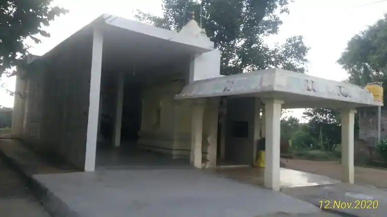 Arulmigu Perumal Temple, Naduppatti - 635307 அருள்மிகு பெருமாள் திருக்கோயில், Naduppatti - 635307, Krishnagiri - Ancient Temple Architecture and History Image 2