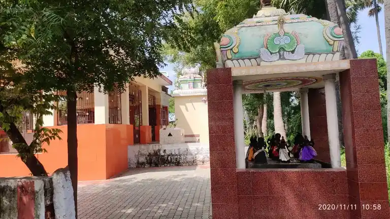 Arulmigu Perumal Temple, Nallamanayakanpatti - 625706 Arulmigu Perumal Temple, Nallamanayakanpatti - 625706, Madurai - Ancient Temple Architecture and History Image 4