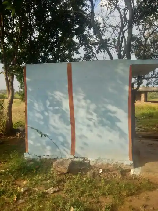 Arulmigu Perumal Temple, Near G.H.S.School ,Pochampalli, Jambukuttappatti - 635206 அருள்மிகு பெருமாள் திருக்கோயில், Near G.H.S.School ,Pochampalli, ஜம்புகுட்டப்பட்டி - 635206, Krishnagiri - Ancient Temple Architecture and History Image 2