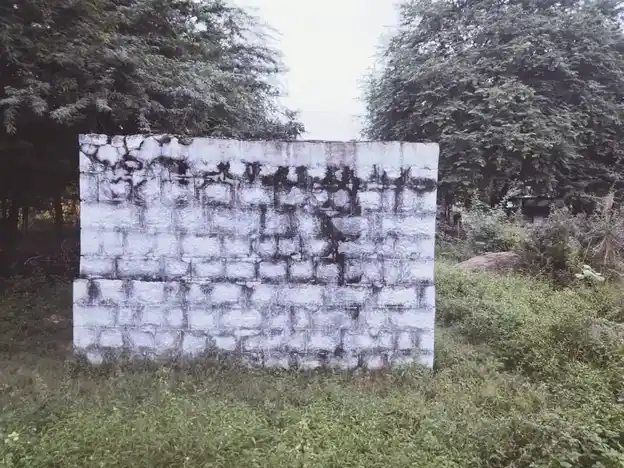 Arulmigu Perumal Temple, Near Kudhalahalli Mandu, Guttalahalli - 636808 அருள்மிகு பெருமாள் திருக்கோயில், Near Kudhalahalli Mandu, Guttalahalli - 636808, Dharmapuri - Ancient Temple Architecture and History Image 2