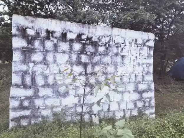 Arulmigu Perumal Temple, Near Kudhalahalli Mandu, Guttalahalli - 636808 அருள்மிகு பெருமாள் திருக்கோயில், Near Kudhalahalli Mandu, Guttalahalli - 636808, Dharmapuri - Ancient Temple Architecture and History Image 3