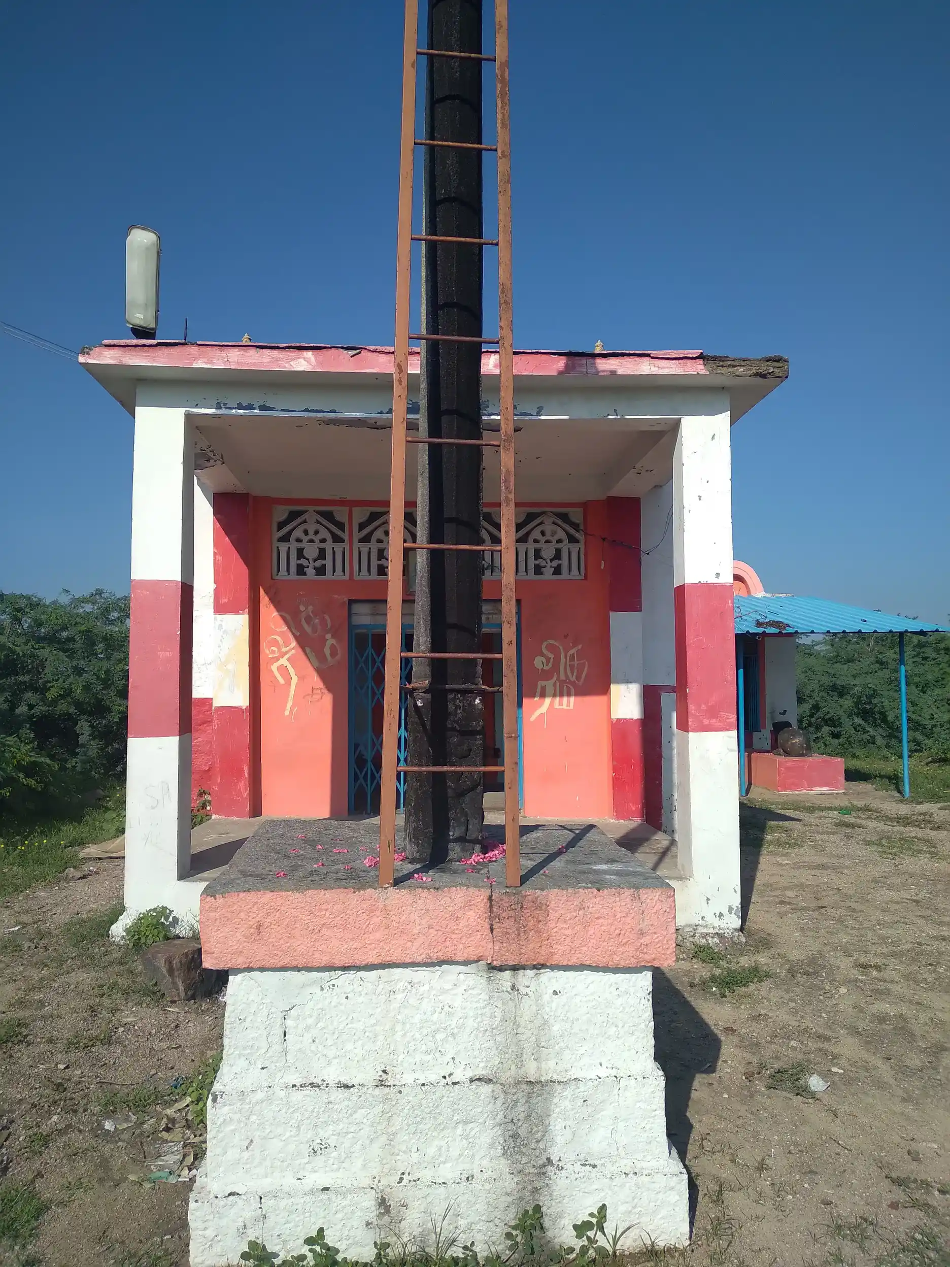 Arulmigu Perumal Temple, North Side In The Village, Kuppampatti. - 626003 அருள்மிகு பெருமாள் திருக்கோயில், கிராமத்தின் வடபுரம், குப்பாம்பட்டி கிராமம் - 626003, Virudhunagar - Ancient Temple Architecture and History Image 2
