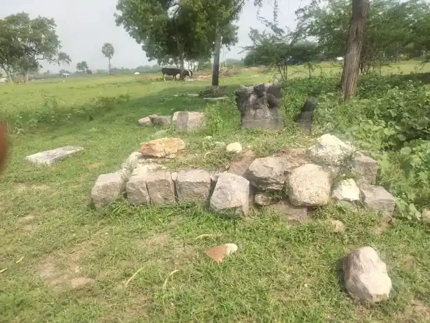 Arulmigu Perumal Temple, Puliyakavyndanpatti - 625706 அருள்மிகு பெருமாள் திருக்கோயில், Puliyakavyndanpatti - 625706, Madurai - Ancient Temple Architecture and History Image 3