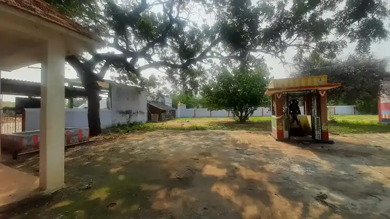 Arulmigu Perumal Temple, Pulvaikulam - 623630 அருள்மிகு. பெருமாள் திருக்கோயில், Pulvaikulam - 623630, Ramanathapuram - Ancient Temple Architecture and History Image 3