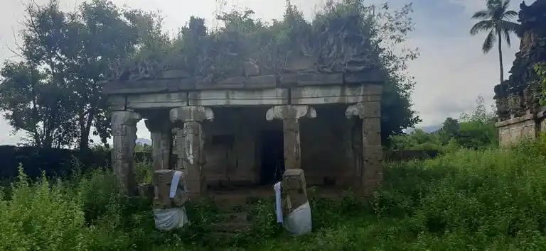 Arulmigu Perumal Temple, Rajakkapatti - 625503 அருள்மிகு பெருமாள் திருக்கோயில், Rajakkapatti, Rajakkapatti - 625503, Madurai - Ancient Temple Architecture and History Image 4