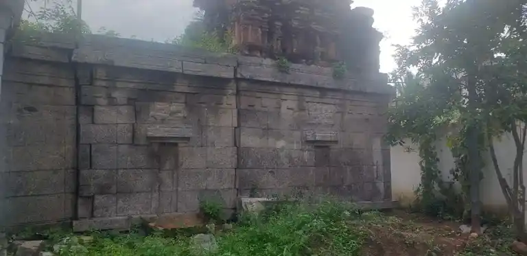 Arulmigu Perumal Temple, Thimmampettai - 635801 அருள்மிகு பெருமாள் திருக்கோயில், திம்மாம்பேட்டை - 635801, Thirupathur - Ancient Temple Architecture and History Image 2