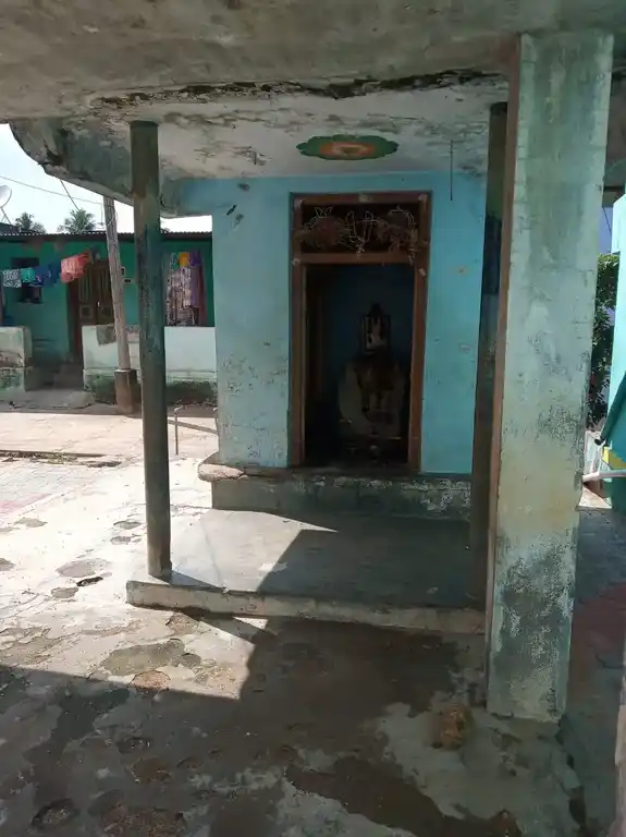 Arulmigu Perumal Temple, Thimmarasanayakanur - 625536 அருள்மிகு பெருமாள் திருக்கோயில், Thimmarasanayakanur - 625536, Theni - Ancient Temple Architecture and History Image 4