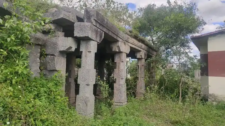 Arulmigu Perumal Temple, Vadasiruvalur - 604207 அருள்மிகு பெருமாள் திருக்கோயில், Vadasiruvalur - 604207, Viluppuram - Ancient Temple Architecture and History Image 3