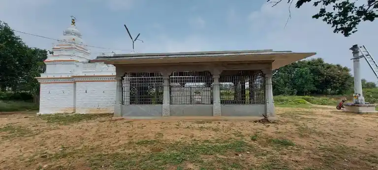 Arulmigu Perumalswamy Temple, Kathari - 635852 அருள்மிகு பெருமாள்சாமி திருக்கோயில், கத்தாரி - 635852, Thirupathur - Ancient Temple Architecture and History Image 3