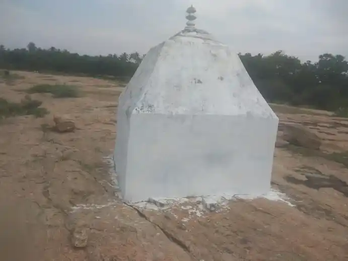 Arulmigu Perumparai Vinayagar Temple, Perumbarai, Perumbarai - 624710 அருள்மிகு பெரும்பாறை விநாயகர் கோயில், Perumbarai, பெரும்பாறை - 624710, Dindigul - Ancient Temple Architecture and History Image 2