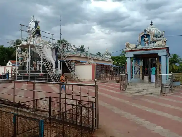 Arulmigu Perungaraiyadi Minda Ayyanar Temple, Kulamangalam, Kulamangalam - 614624 அருள்மிகு பெருங்காரையடி மீண்ட அய்யனார் திருக்கோயில், குளமங்கலம், ஆலங்குடி வட்டம் - 614624, Pudukkottai - Ancient Temple Architecture and History Image 3