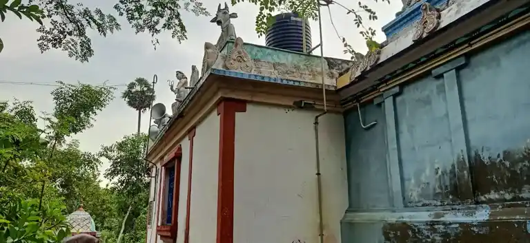 Arulmigu Peruvalikathaayyanar Temple, Anumanallur - 612301 அருள்மிகு பெருவழிகாத்த அய்யனார் திருக்கோயில், Anumanallur - 612301, Thanjavur - Ancient Temple Architecture and History Image 7