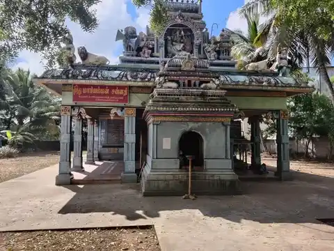 Arulmigu Pesumperumal Temple And Mariyamman Temple, Manigramam - 609114 அருள்மிகு பேசும்பெருமாள் மற்றும் மாரியம்மன் திருக்கோயில், Manigramam - 609114, Mayiladuthurai - Ancient Temple Architecture and History Image 3
