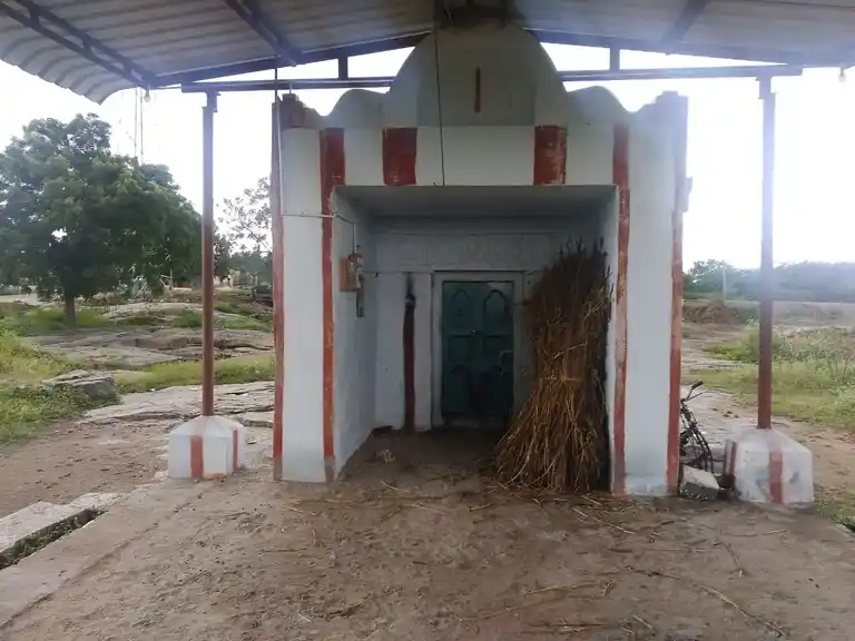 Arulmigu Pethaperumal Temple, Perumaptty - 637002 அருள்மிகு பெத்தபெருமாள் திருக்கோயில், Perumaptty - 637002, Namakkal - Ancient Temple Architecture and History Image 4