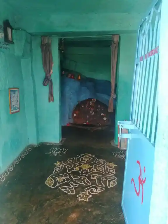 Arulmigu Petrayaswamy Temple, B.S.Thimmasandiram - 635105 Arulmigu Petrayaswamy Temple, B.S.Thimmasandiram - 635105, Krishnagiri - Ancient Temple Architecture and History Image 4