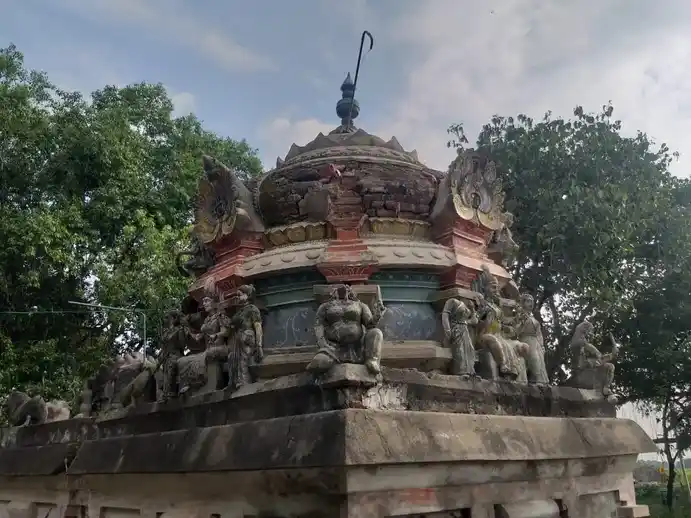 Arulmigu Pidaraamman Thirukovil, Kavarpanai - 636116 அருள்மிகு பிடாரியம்மன் திருக்கோயில், Kavarpanai - 636116, Salem - Ancient Temple Architecture and History Image 2