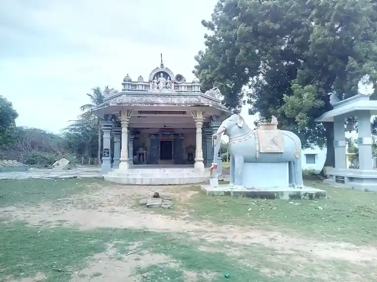 Arulmigu Pidari Ayyanar, Muthumariyamman Temple, Idaiyathimangalam - 614620 அருள்மிகு பிடாரி அய்யனார் திருக்கோயில், Idaiyathimangalam - 614620, Pudukkottai - Ancient Temple Architecture and History Image 4