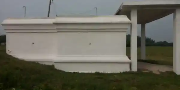 Arulmigu Pidari Chelliamman Temple, Inside The Village, Atrampakkam - 602001 அருள்மிகு பிடாரி செல்லியம்மன் திருக்கோயில், Inside The Village, Atrampakkam - 602001, Tiruvallur - Ancient Temple Architecture and History Image 4